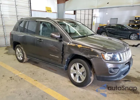 2016 Jeep Compass Latitude z USA, uszkodzony, nr VIN 1C4NJDEB2GD756260